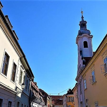 Downtown Apartments Deluxe Дьор Екстериор снимка