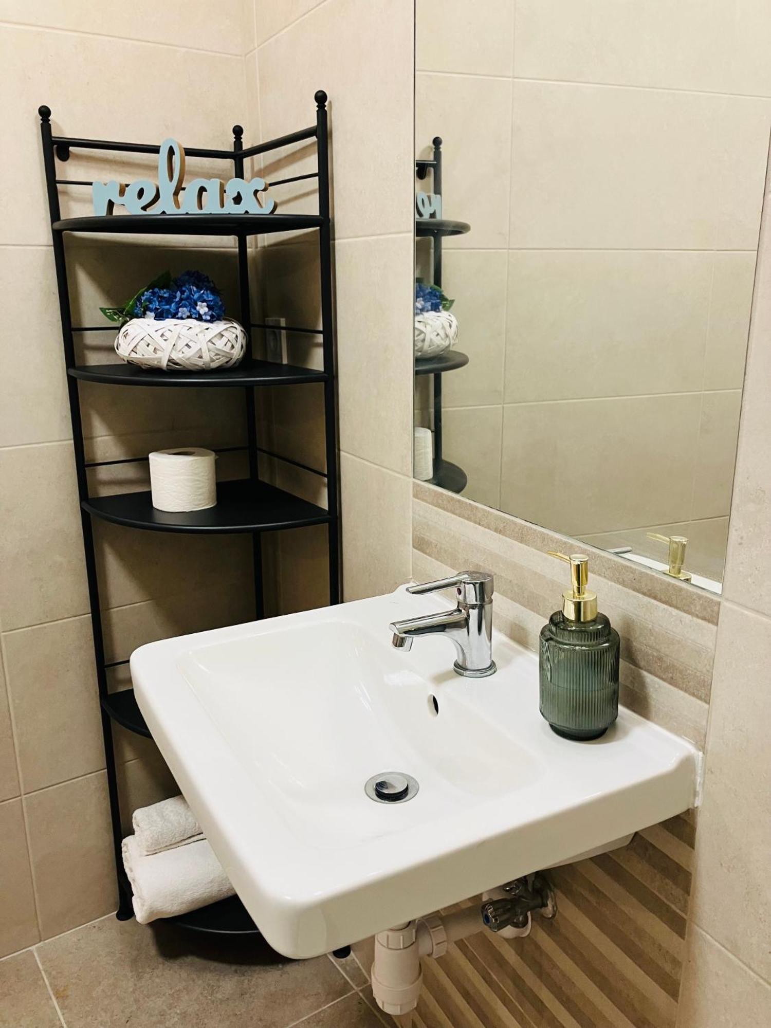 Downtown Apartments Deluxe Дьор Екстериор снимка